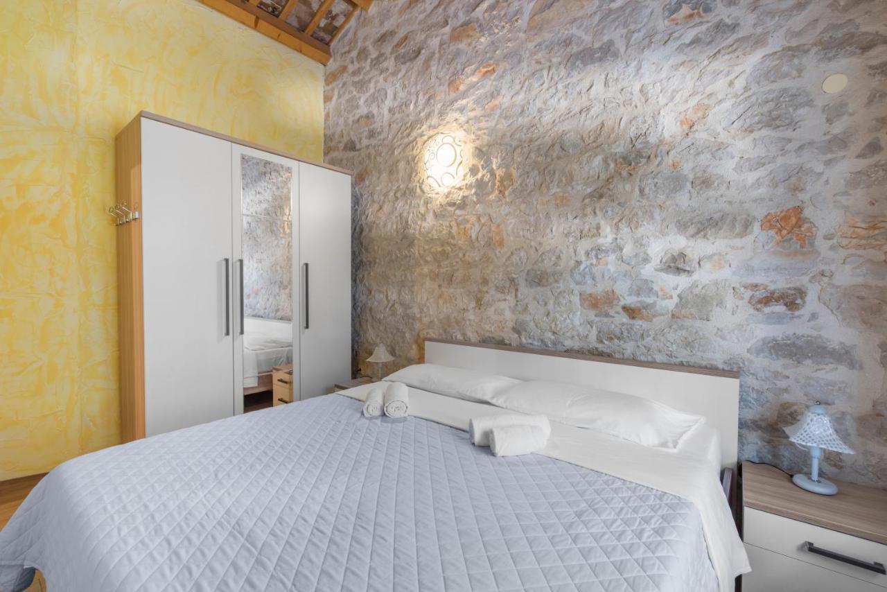 Villa Antonci-18, Pool, 3 Houses, Jacuzzi, Private Territory Antonci  Luaran gambar