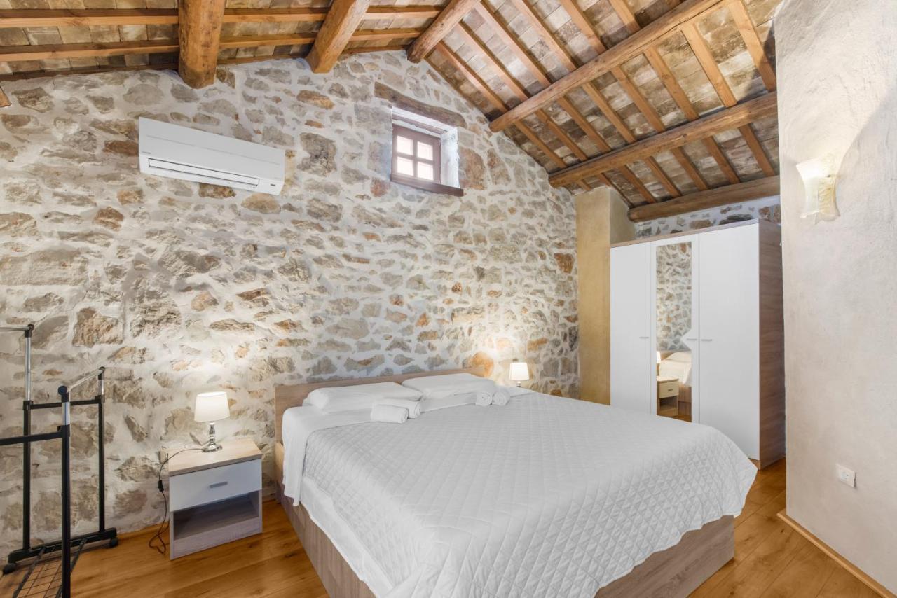 Villa Antonci-18, Pool, 3 Houses, Jacuzzi, Private Territory Antonci  Luaran gambar