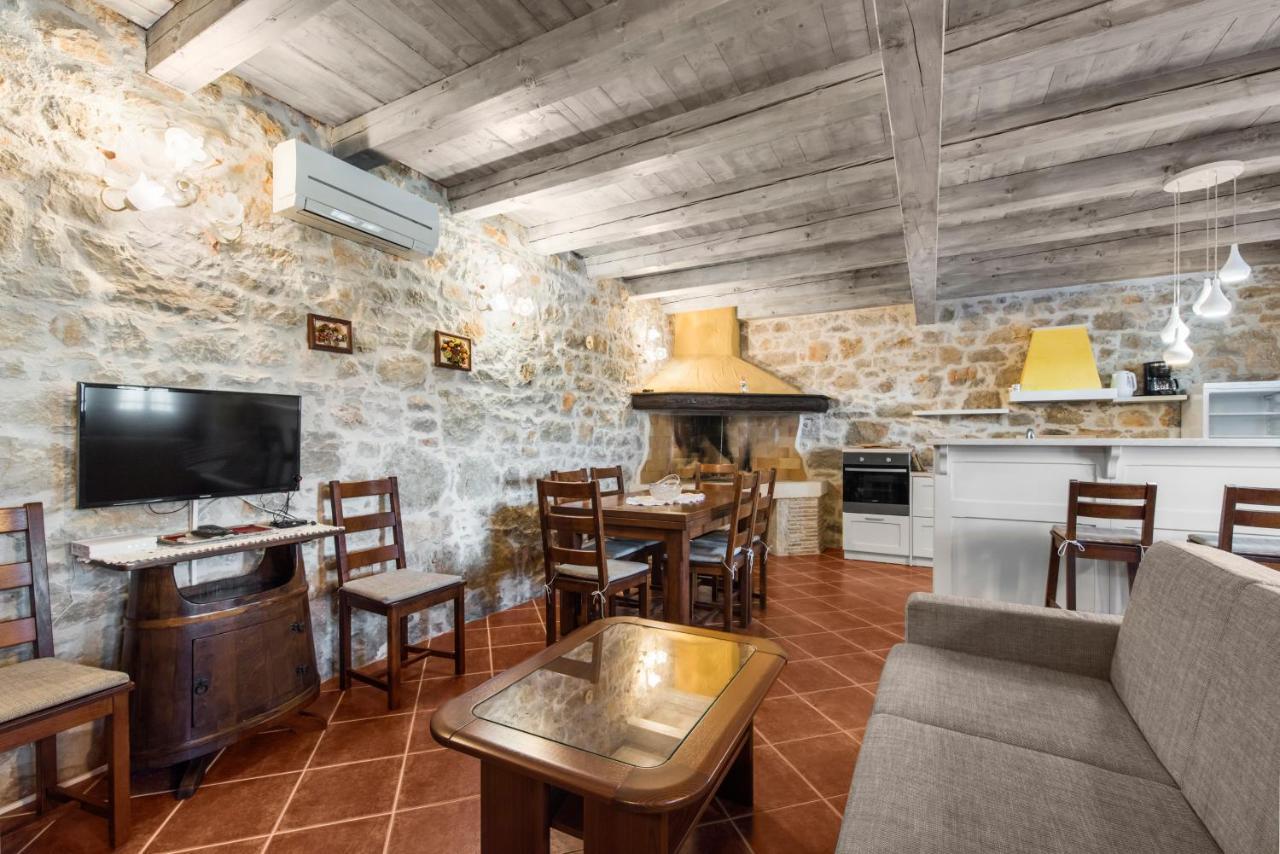 Villa Antonci-18, Pool, 3 Houses, Jacuzzi, Private Territory Antonci  Luaran gambar