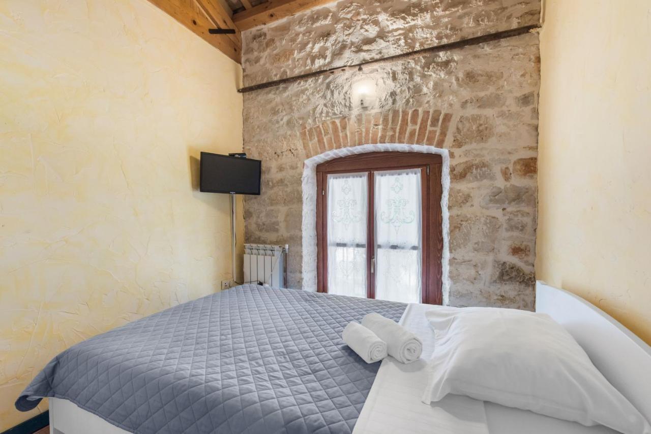 Villa Antonci-18, Pool, 3 Houses, Jacuzzi, Private Territory Antonci  Luaran gambar