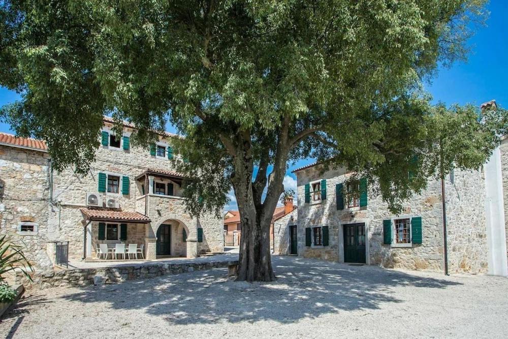 Villa Antonci-18, Pool, 3 Houses, Jacuzzi, Private Territory Antonci  Luaran gambar