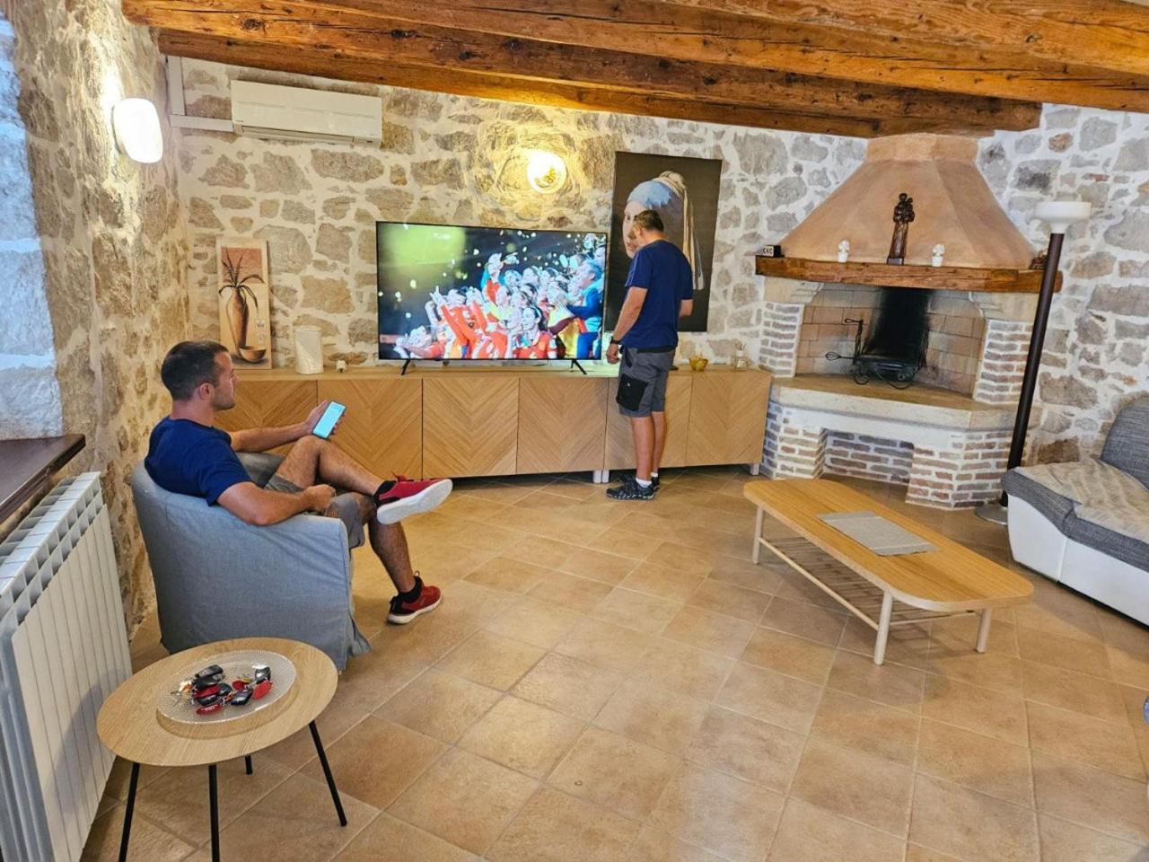 Villa Antonci-18, Pool, 3 Houses, Jacuzzi, Private Territory Antonci  Luaran gambar